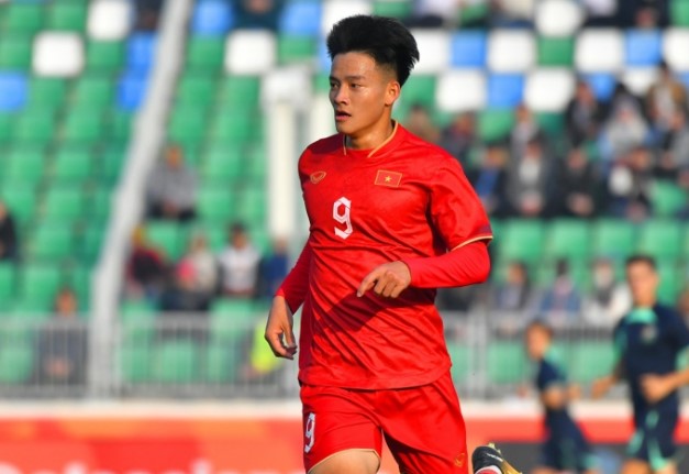 tro-cung-hlv-troussier-chan-thuong-nang-ds-dt-viet-nam-co-bien-vao-phut-chot