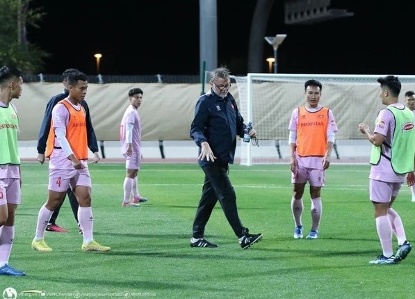 bao-nhat-hlv-troussier-qua-co-chap-tuyen-viet-nam-dang-co-van-de-lon