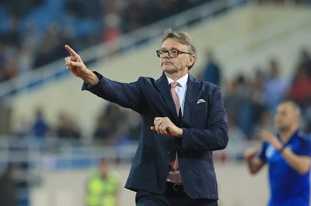 hlv-troussier-duoc-chuyen-gia-khen-het-loi-ong-ay-da-thanh-cong-voi-cau-thu-tre