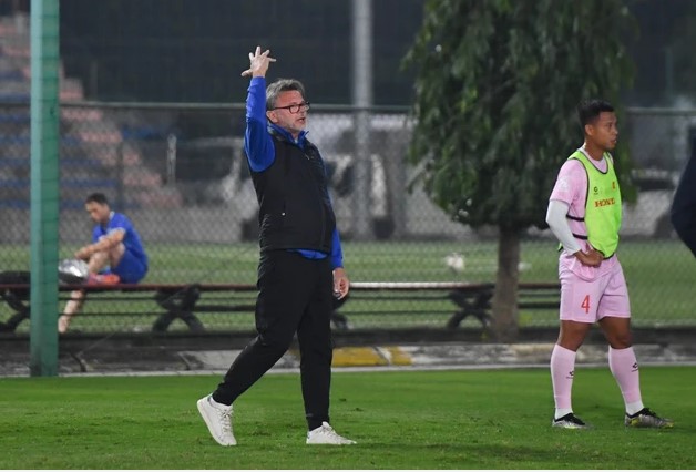 hung-dung-vao-san-ai-cung-muon-thang-nhung-doi-thu-manh-qua-chung-toi-kho-lam-tot-duoc